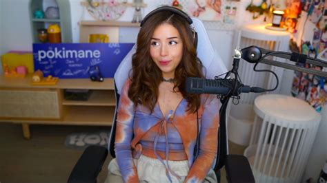 pokimane nipslip|POKIMANE SHOWS HER TITS ON TWITCH LIVE STREAM。